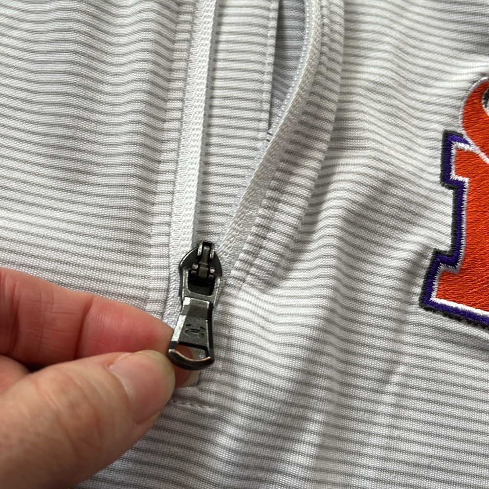 BNWOT Under Armor light gray striped loose heat gear 1/4 zip top - Picture 5 of 13